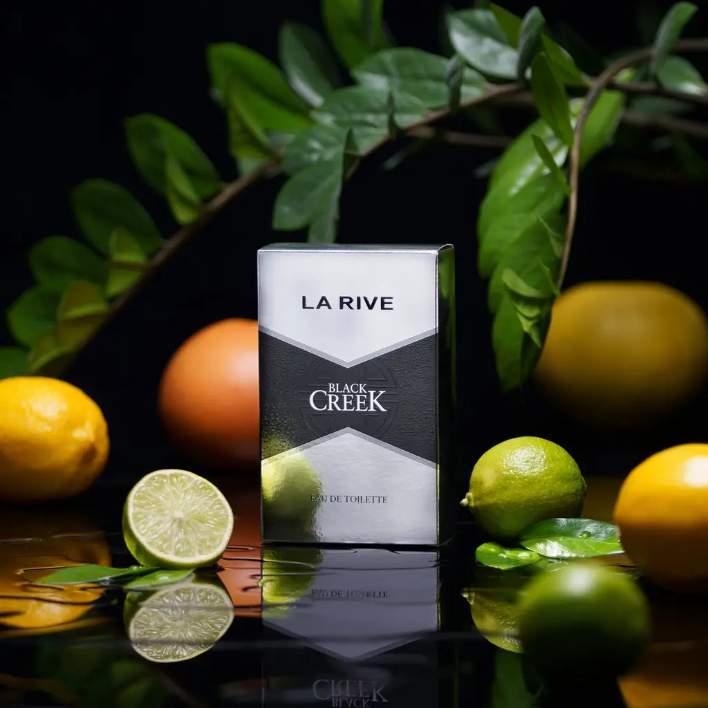Opakowanie perfum La Rive Black Creek z limonkami i cytrusami — aranżacja reklamowa