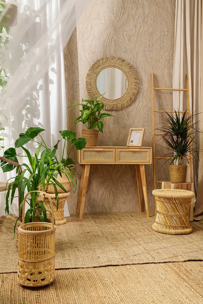 Studio CYNAMON — aranżacja z lustrem, konsolą i roślinami