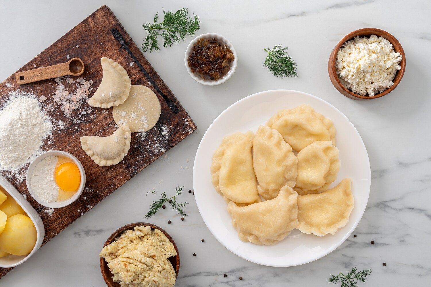 Fotografia kulinarna — pierogi ruskie, bar mleczny