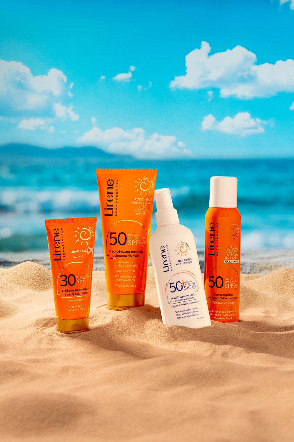 Key visual kampanii Lirene Sun — spray SPF 30 na piasku, w tle morze. Kreacja wykorzystana na plakatach i citylightach przystankowych.